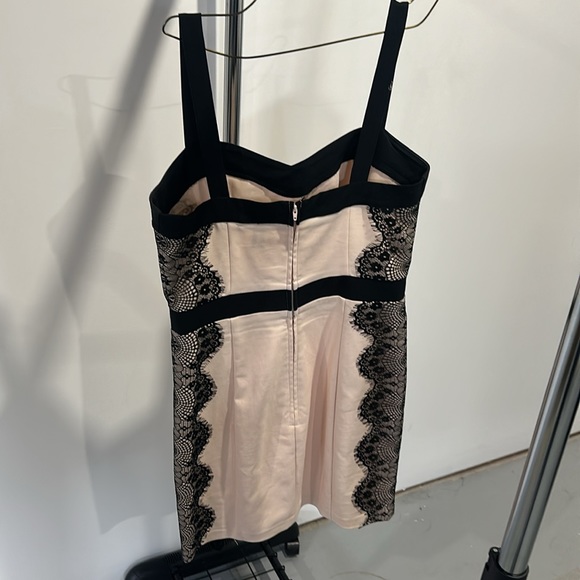 Dynamite Dress - Picture 2 of 2